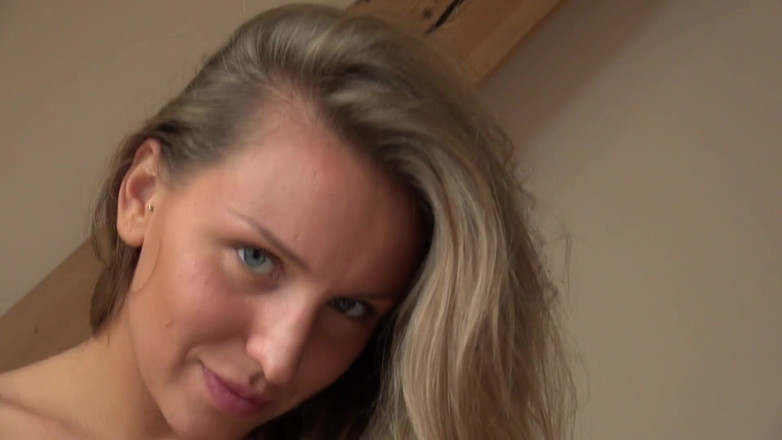 All Those Girlfriends: सुंदर कमसिन Whitney Conroy क्लोज अप वीडियो में हस्तमैथुन कर रही है