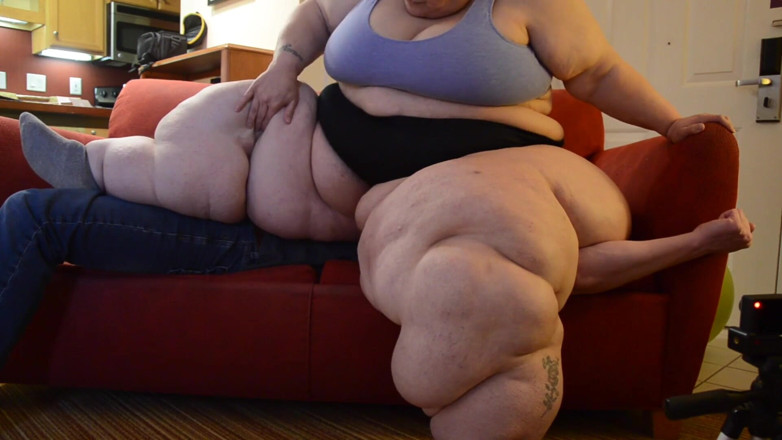 Full Weight Productions: SSBBW Bobbi Jo의 실패한 짓밟기 및 소파 스쿼시