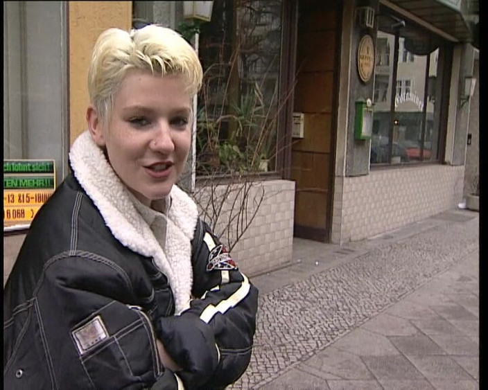YOUR FIRST PORN: Mein Erstes Mal Vor Der Kamera - Jennifer, ma première fois...