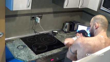 Home web camera: Cameră web în bucătărie cu Jess folosită brut de Jorhe Leal