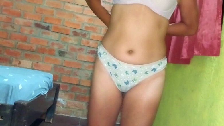 Dulce_Lou: La vecina viene y me folla sin condón cuando mi...