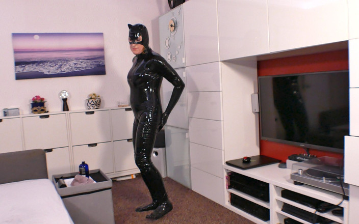 Spike Essex: Englische MILf lisa - glänzt meinen latex-catsuit