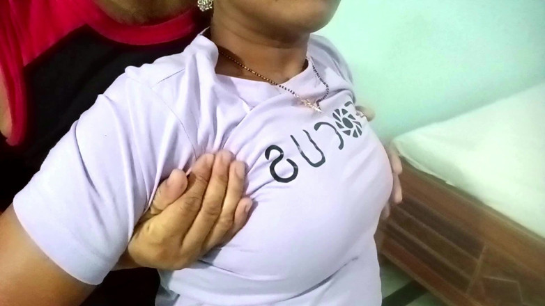 Popmini: Indische sexy vriendin volledige hete romantische seks in t-shirt