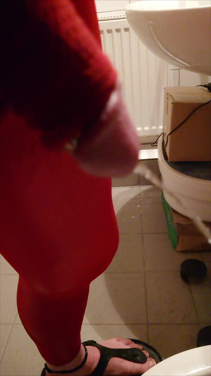 Carmen_Nylonjunge: Meando En Casa Con Mallas Rojas Y Manga Para El...