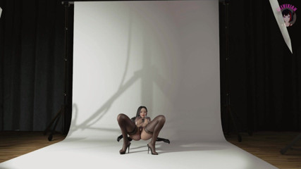 Velvixian: Ragazza asiatica robusta. Sessione fotografica