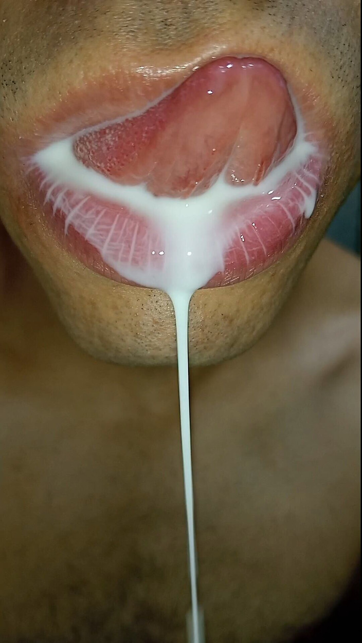 rey10rey10: Sperma i munnen, lek med din sperma och svälj det,...