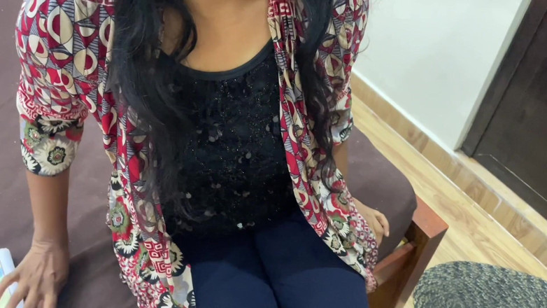 Desisexqueen: Une bhabhi desi indienne pour la première fois avec son...
