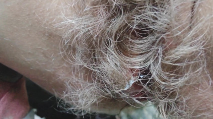 Hairy couple: Ризиковано трахає волохату пизду незнайомої дівчини до кремпаю