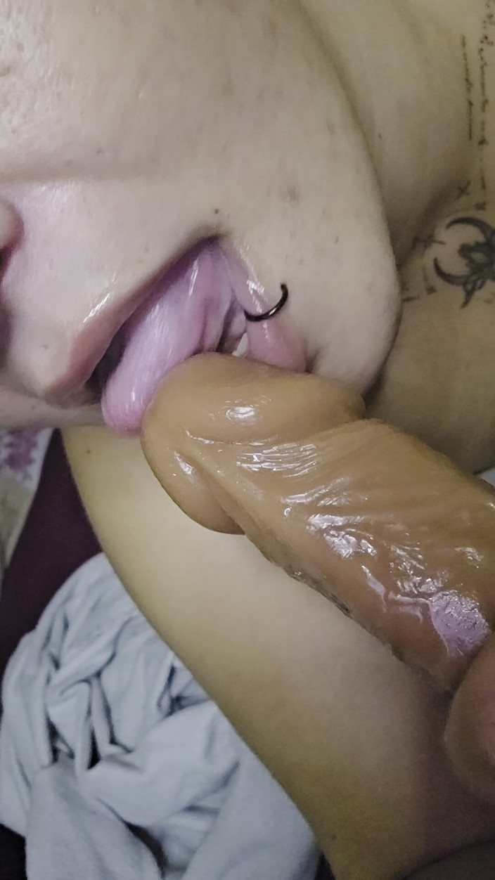 m's Bossy: Blowjob Königin Zeigt Wie Es Geht