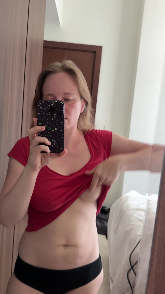 SweetLucy96: きれいなブロンドで大きな胸の女性