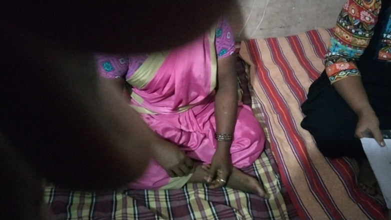 Tamil lesbian: Przypadkowa rozmowa po seksie
