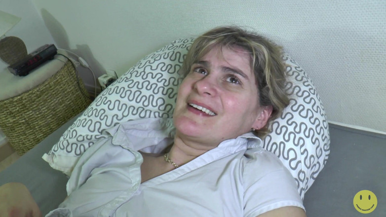French Amateur Porn: O tânără de 40 de ani este cu pumnul de un...