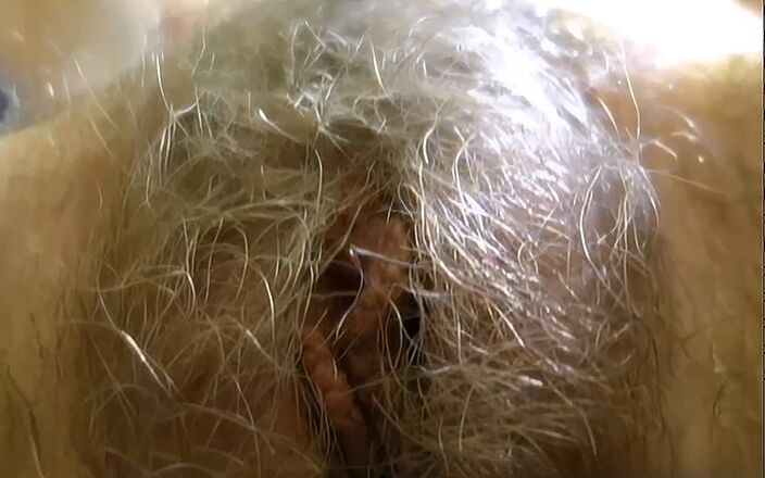 Horny Hairy Girls: Волохате мініатюрне обличчя, вінтажний трах