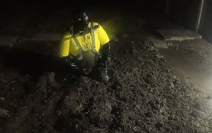 Latex Boy: Latex High-vis Werknemer Drone Modderneukpartij