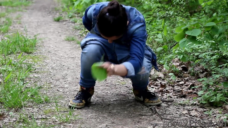 Love 2 Piss: Lau bằng lá