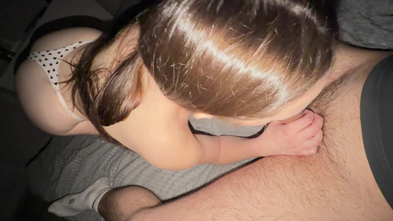 Sinner Girl: Una estudiante caliente con un apretado coño rosa obtiene un...