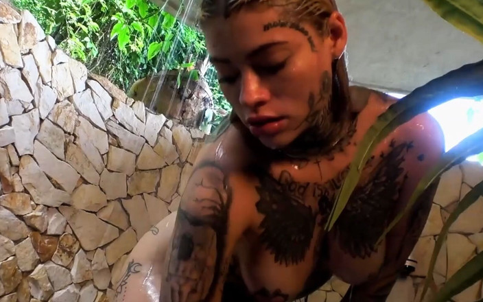 Pornstar Platinum: Cat la bombasse blonde superposée veut de l’action avec les...