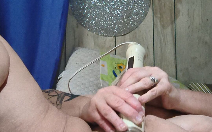 HerculesnVENUS: Ces pulsations vibrations sont tellement bruyantes qu’elle jouit roudy