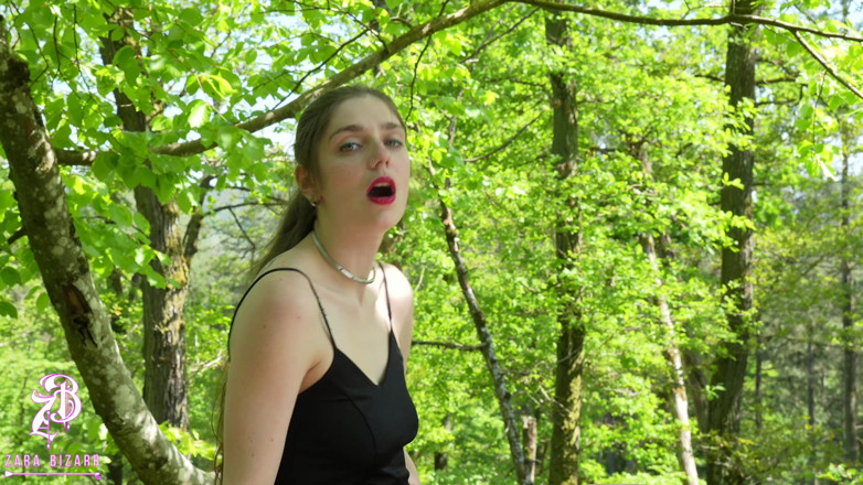 Zara Bizarr: Punição na Floresta - Lambida de Botas, Ballbusting &amp; Xxl Strapon