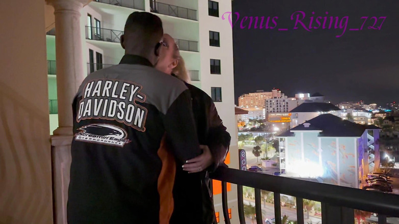 Venus Rising_Hotwife: BBC-biker besamt verheiratetE PAWG-MILF