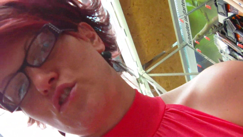 Popp Sylvie: Popp sylvie telan sperma di luar ruangan