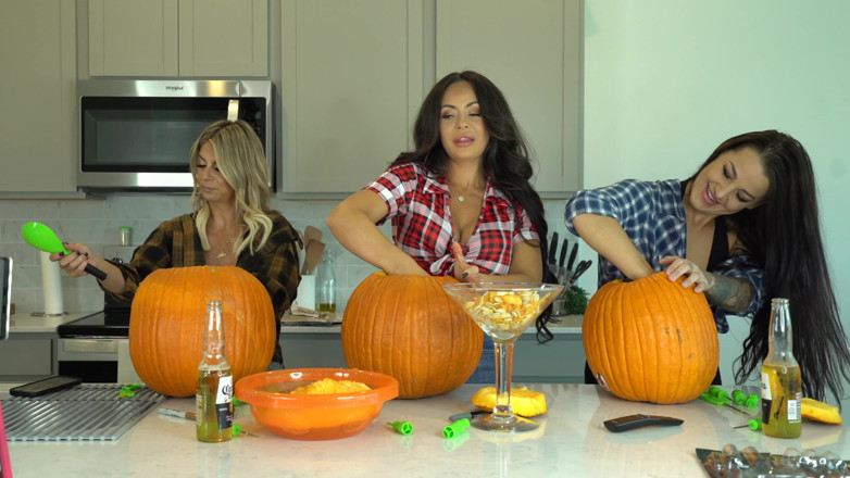 Evelin Stone: Kiki Mariah_970 Evelin Carve Pumpkins çıplak fotoğraf çekimi