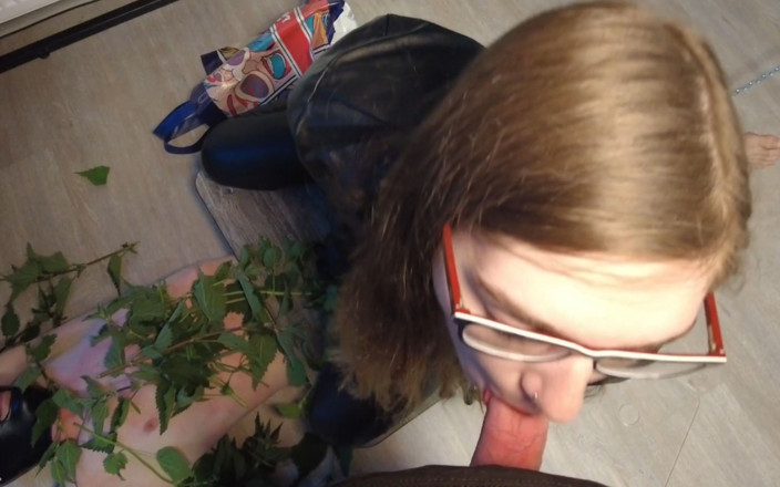 Zara Bizarr: Cuckold-blowjob und brennnesselspiele
