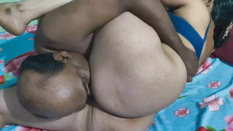 Sexy sindu: Tante seksi india digodain sama pacarnya untuk ngentot