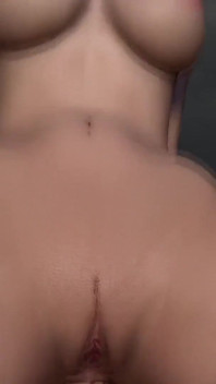 Elle chevauche et va la bite de sa chatte à son cul encore et encore en POV