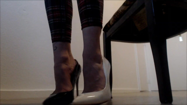 Inkeddutch: Black&amp;white Louboutins, vysoce klenuté nohy JOI