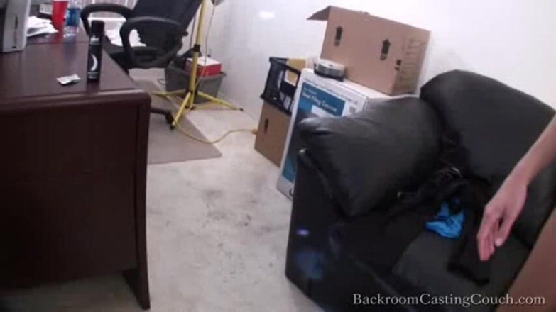 Backroom Casting Couch: Danni는