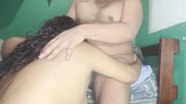 Sofixxx: Lahodný brunetka s velkým zadkem a orální péro