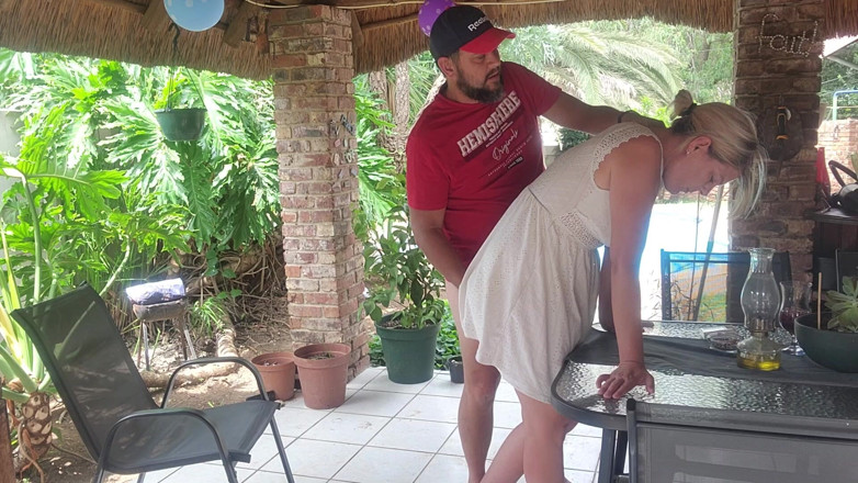 Sparowdox: Cazzo la moglie dei vicini sul patio se può facilmente...