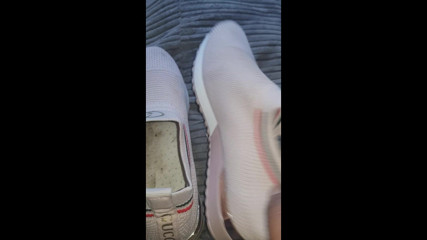 Simp to my ebony feet: kom och titta in i mina smutsiga 3 dagar slitna tränare