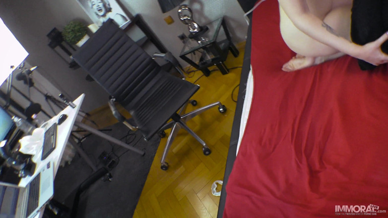 Immoral Live: Amateur rothaarige mona Sweet lässt einen typen mit großem schwanz...