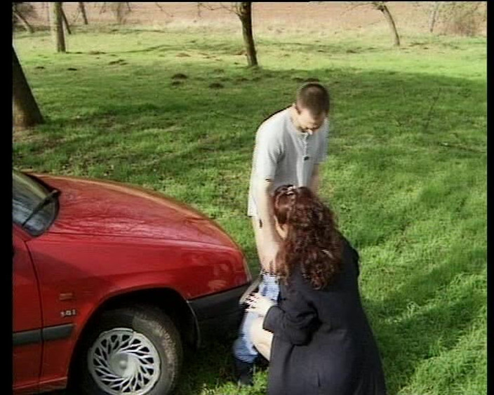 Deutsche Damen: Cute Amateur Teen From Germany Sucking Cock in Park