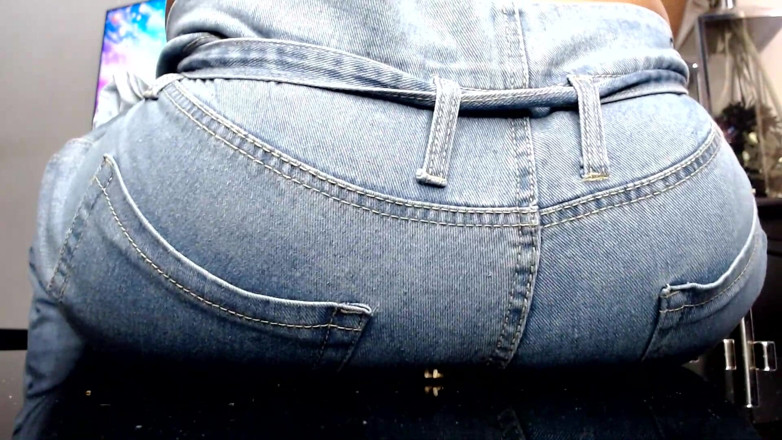 Maeling: Minúsculo homem arruinado em jeans ass-fyxiation com bunda gigante sem...