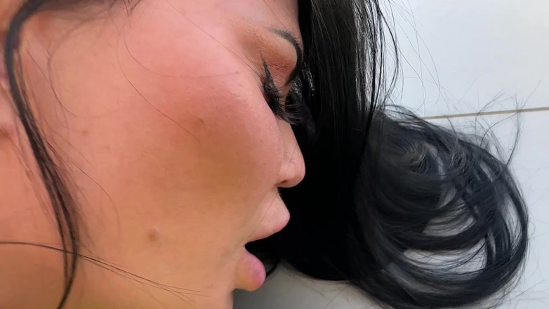 Jasmine Jae: Futai riscant pe acoperiș