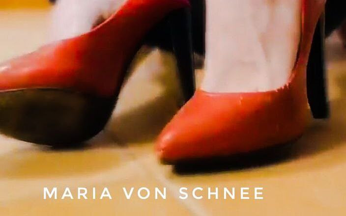 Maria Von Schnee: Fetiš červené boty