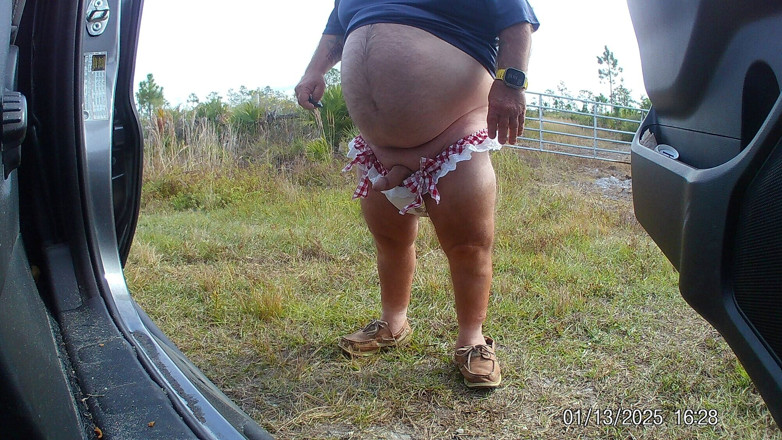 Mark Fletcher: セクシーなパンティーを履いた公園のマーク・フレッチャー