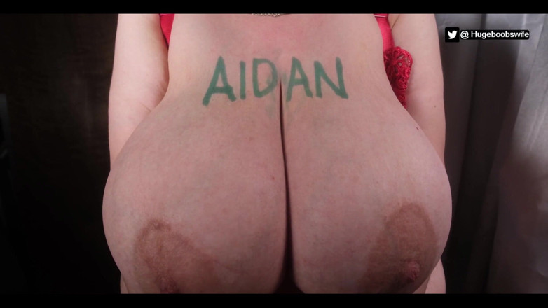 hugeboobswife: Escribiendo tu nombre en mis tetas