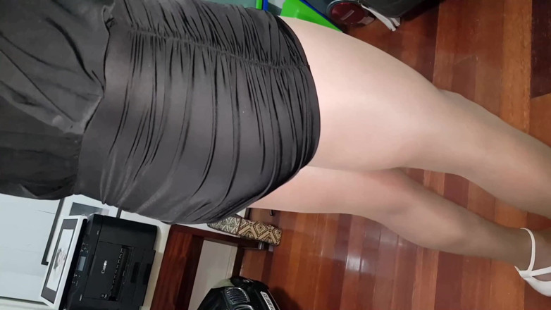 Dani Leg: Tan punčocháče a sexy podpatky s obrovskou fontánou cum dani...