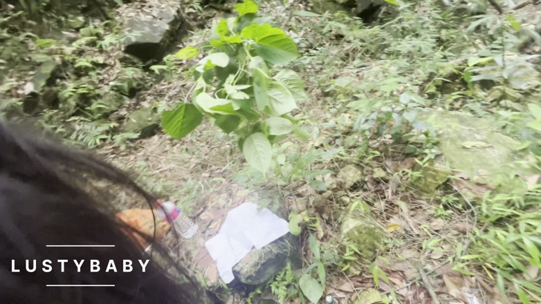Lustybaby605: Sexe déjanté dans la jungle porno népalais
