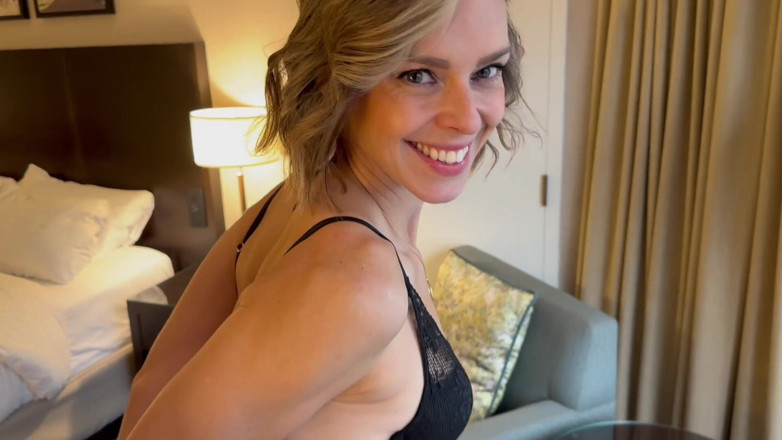 Serenity Cox: Manžel sleduje a stříká na manželčin obličej, zatímco ona je...