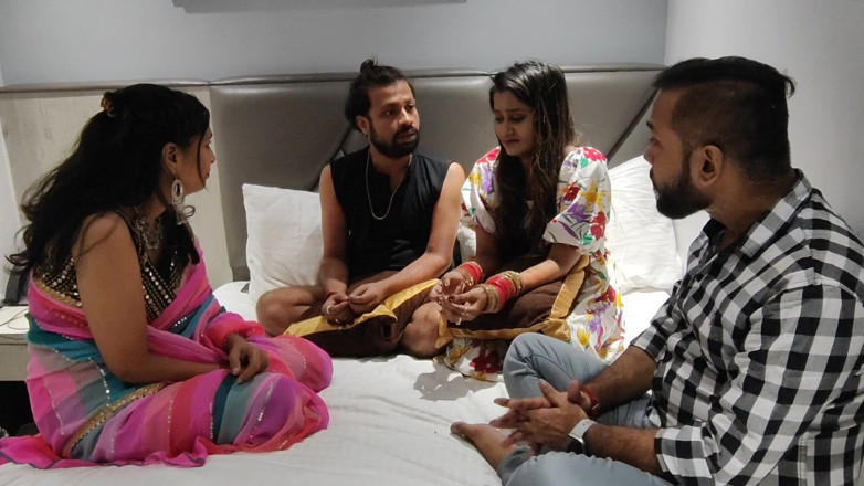 Anjalisingh_sexy: Tía india madura enseñando a su joven amante a hacer...