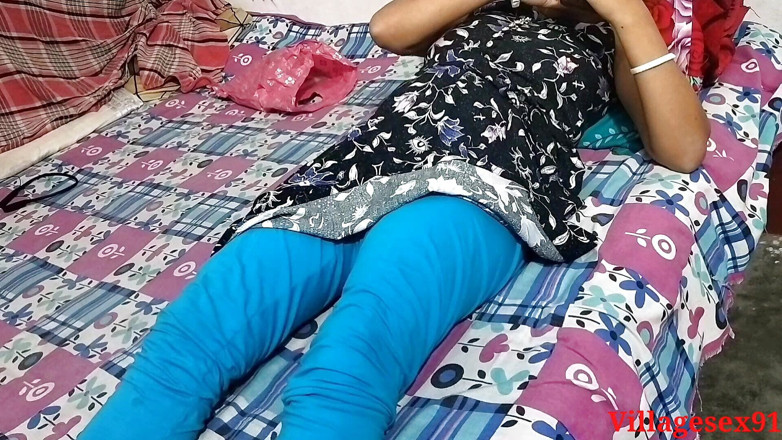 Villagesex91: Ama de casa en la cama con chico indio