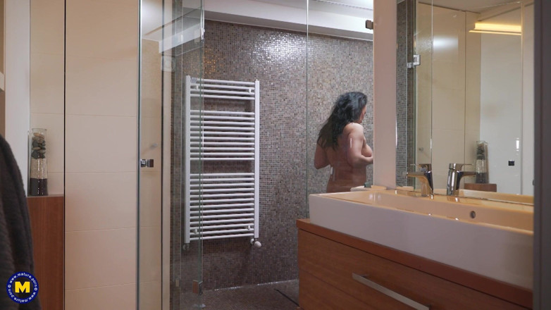 Mature NL: Người phụ nữ Anh gợi cảm eva có thể chơi...