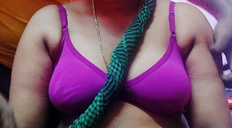 Desi Mohini: Uma dona de casa indiana Mohini Bhabhi hardcore sexo