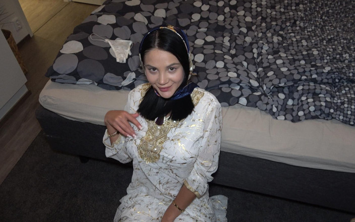 Amateur Homemade Porn: Sudut pandangan pertama - adik tiri bertudung romantik
