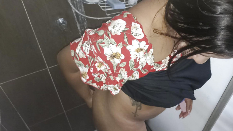 Pikaa6: Sedenta senhora seduziu um cara. Aquele homem com um pau...